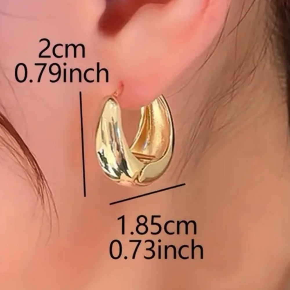 ✨Zara Petite Gold Huggie Earrings - Picture 4 of 6